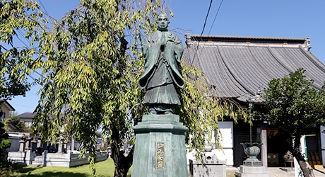 日蓮大聖人　立像